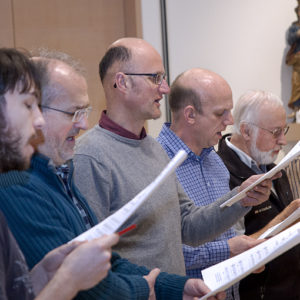 Auch die Männerstimmen sind gut besetzt